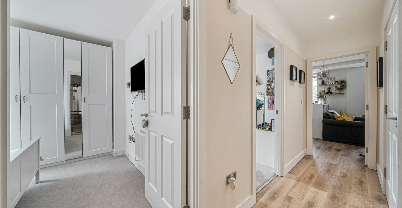 2 bedroom property for sale in London | Robinson Jackson