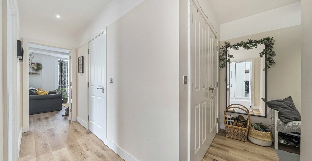 2 bedroom property for sale in London | Robinson Jackson