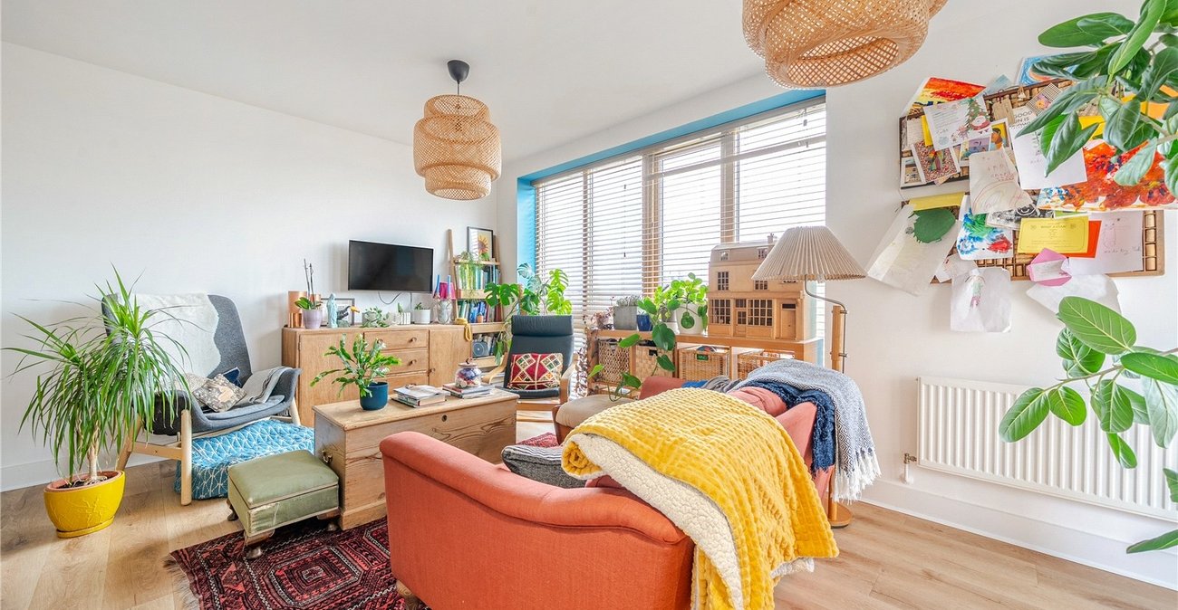 2 bedroom property for sale in London | Robinson Jackson