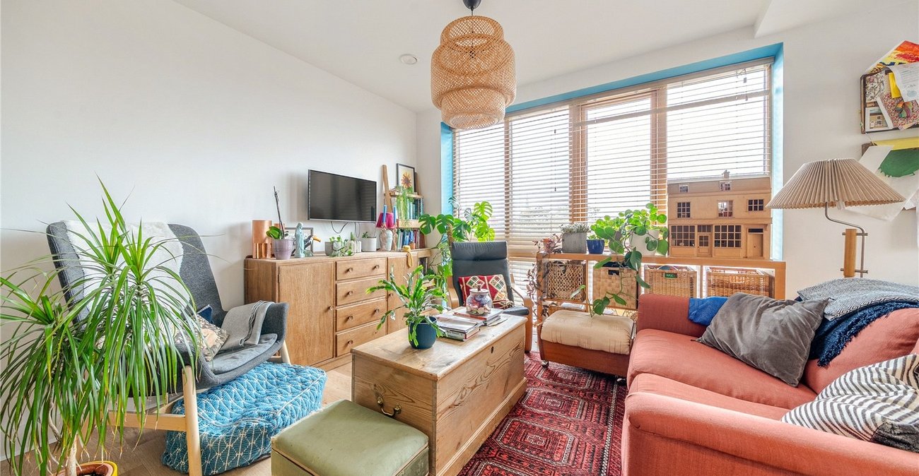 2 bedroom property for sale in London | Robinson Jackson