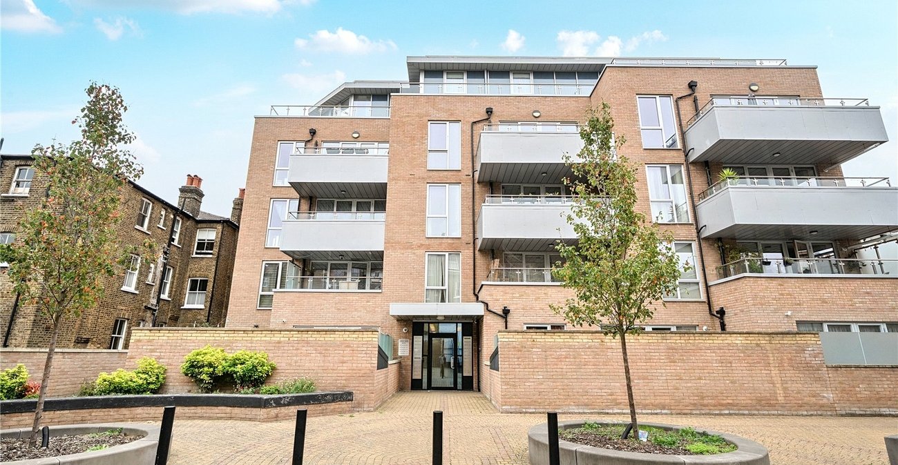 2 bedroom property for sale in London | Robinson Jackson