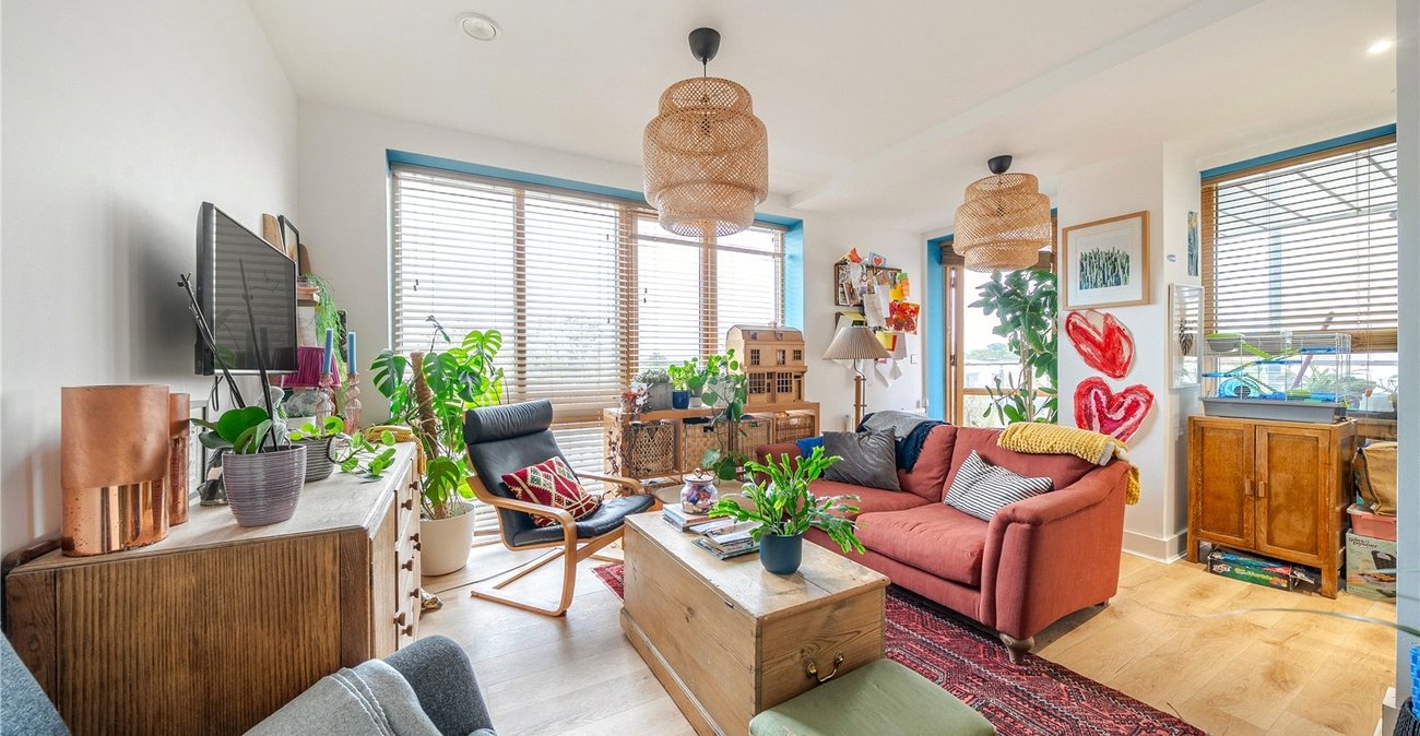 2 bedroom property for sale in London | Robinson Jackson