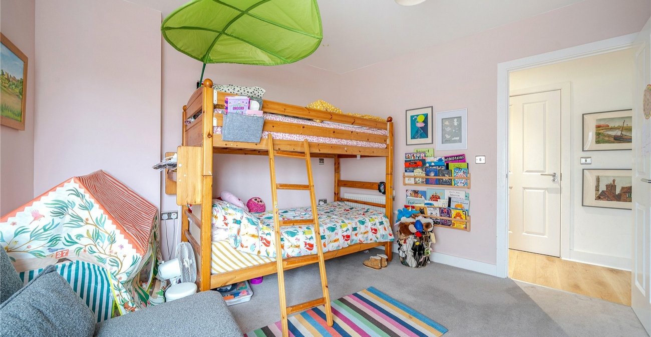 2 bedroom property for sale in London | Robinson Jackson