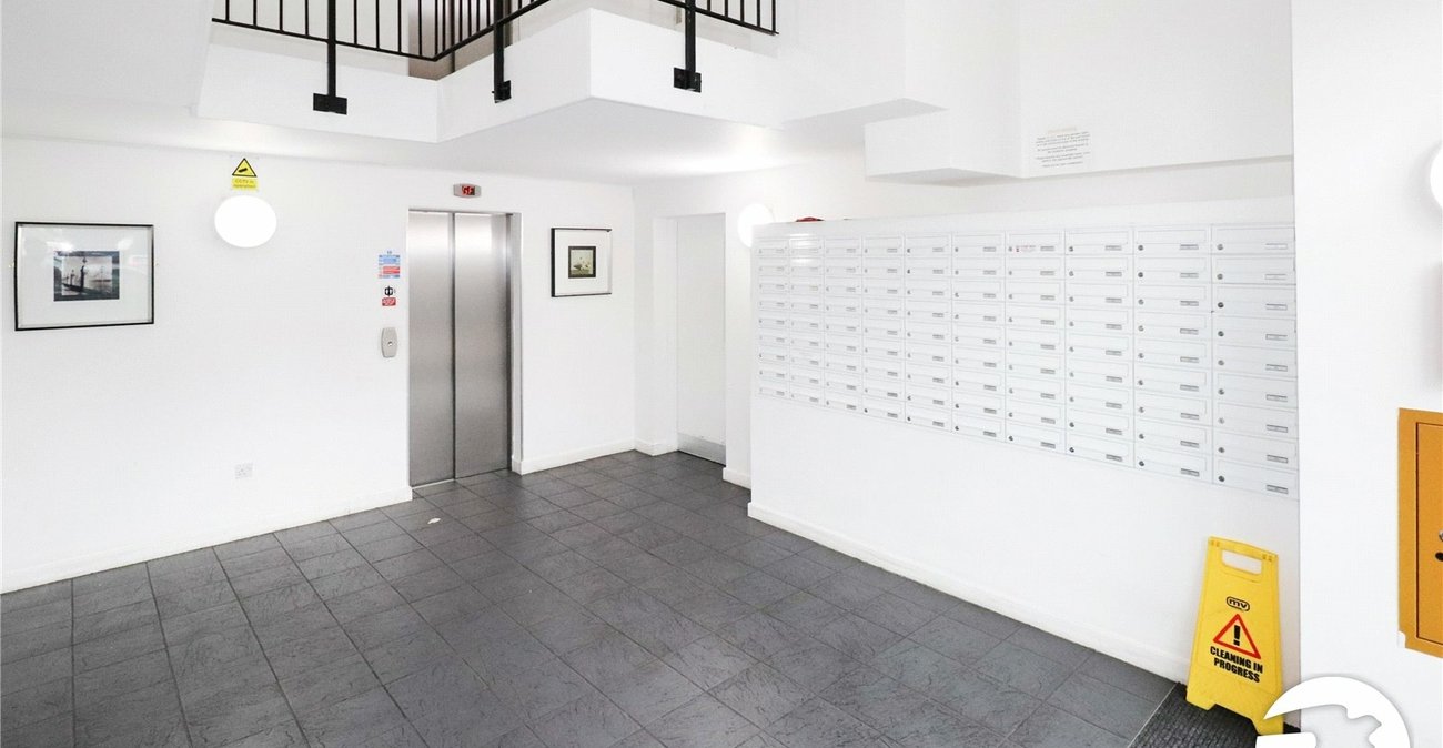 2 bedroom property for sale in Belvedere | Robinson Jackson