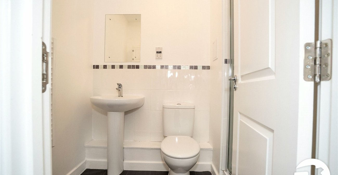 2 bedroom property for sale in Belvedere | Robinson Jackson