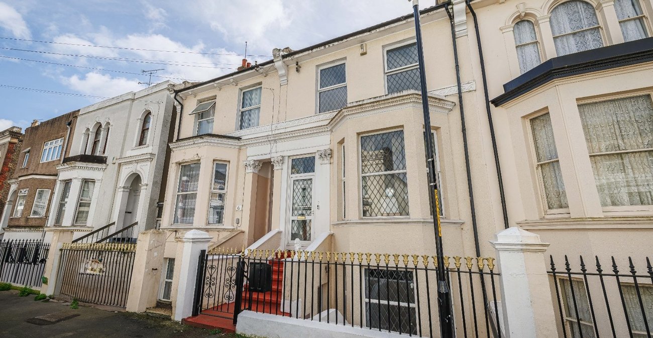 5 bedroom house for sale in Gravesend | Robinson Michael & Jackson