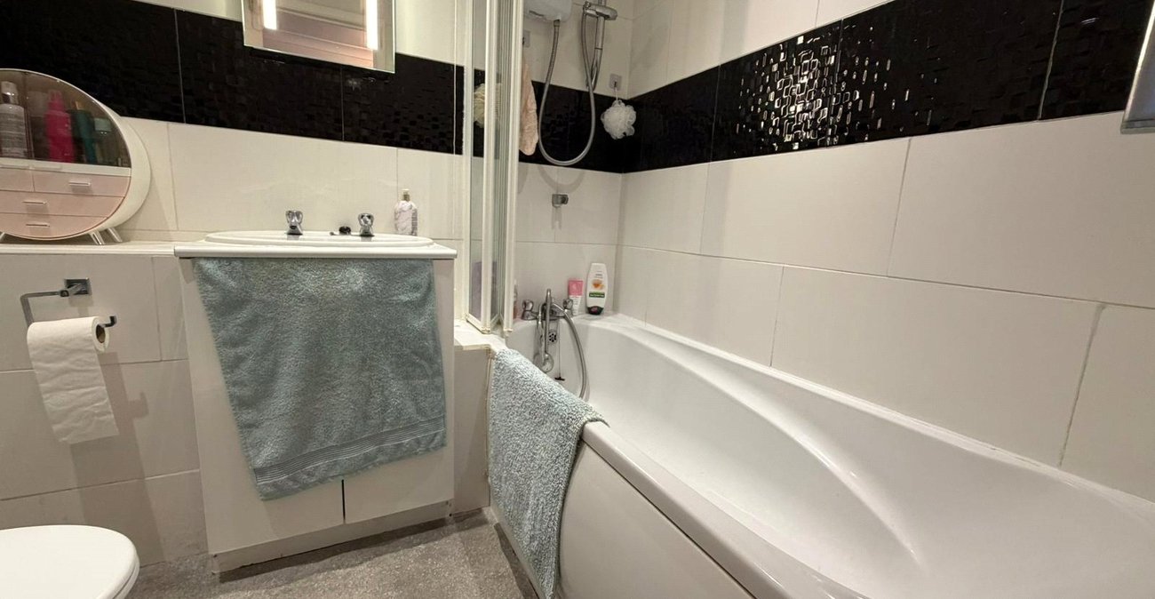 2 bedroom house for sale in Gravesend | Robinson Michael & Jackson
