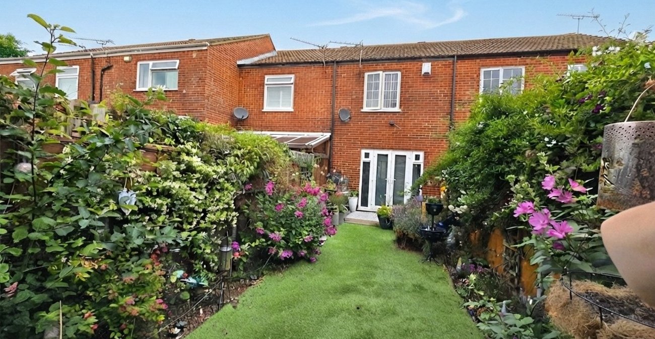 2 bedroom house for sale in Gravesend | Robinson Michael & Jackson