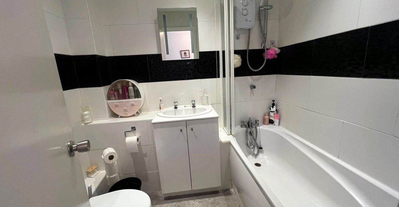2 bedroom house for sale in Gravesend | Robinson Michael & Jackson
