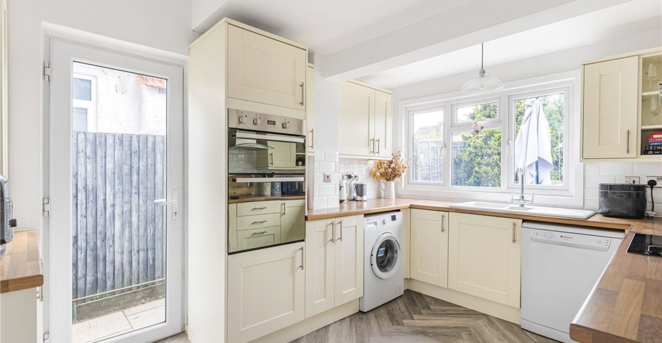 4 bedroom bungalow for sale in Orpington | Robinson Jackson