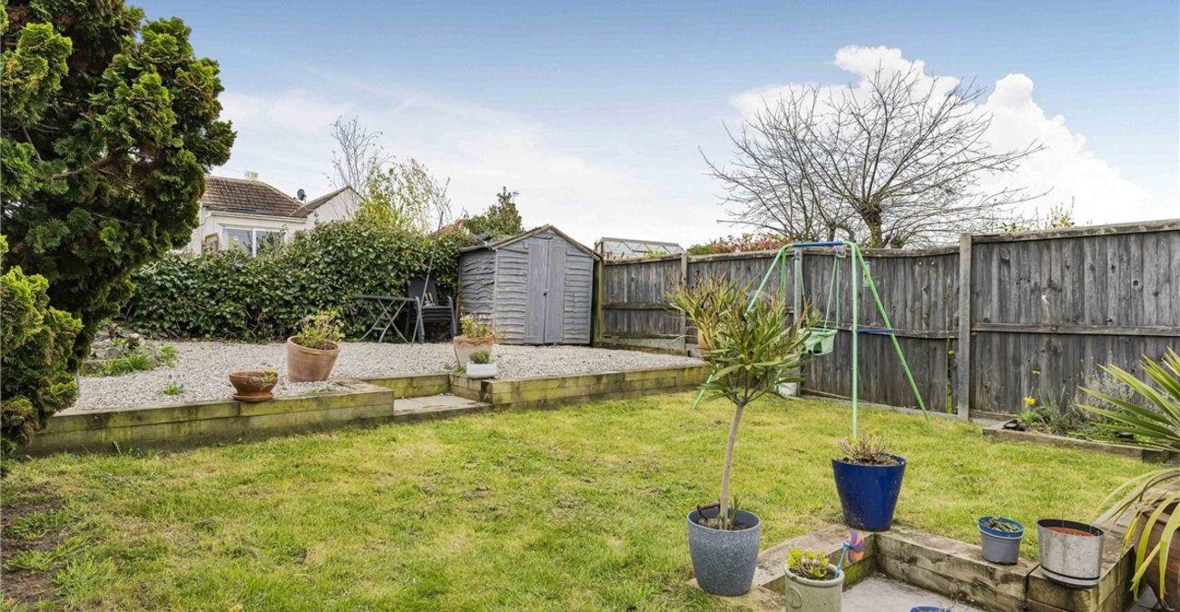 4 bedroom bungalow for sale in Orpington | Robinson Jackson