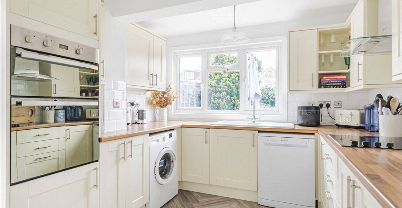 4 bedroom bungalow for sale in Orpington | Robinson Jackson