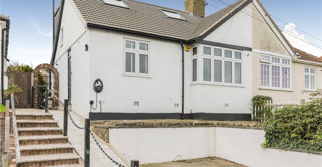 4 bedroom bungalow for sale in Orpington | Robinson Jackson