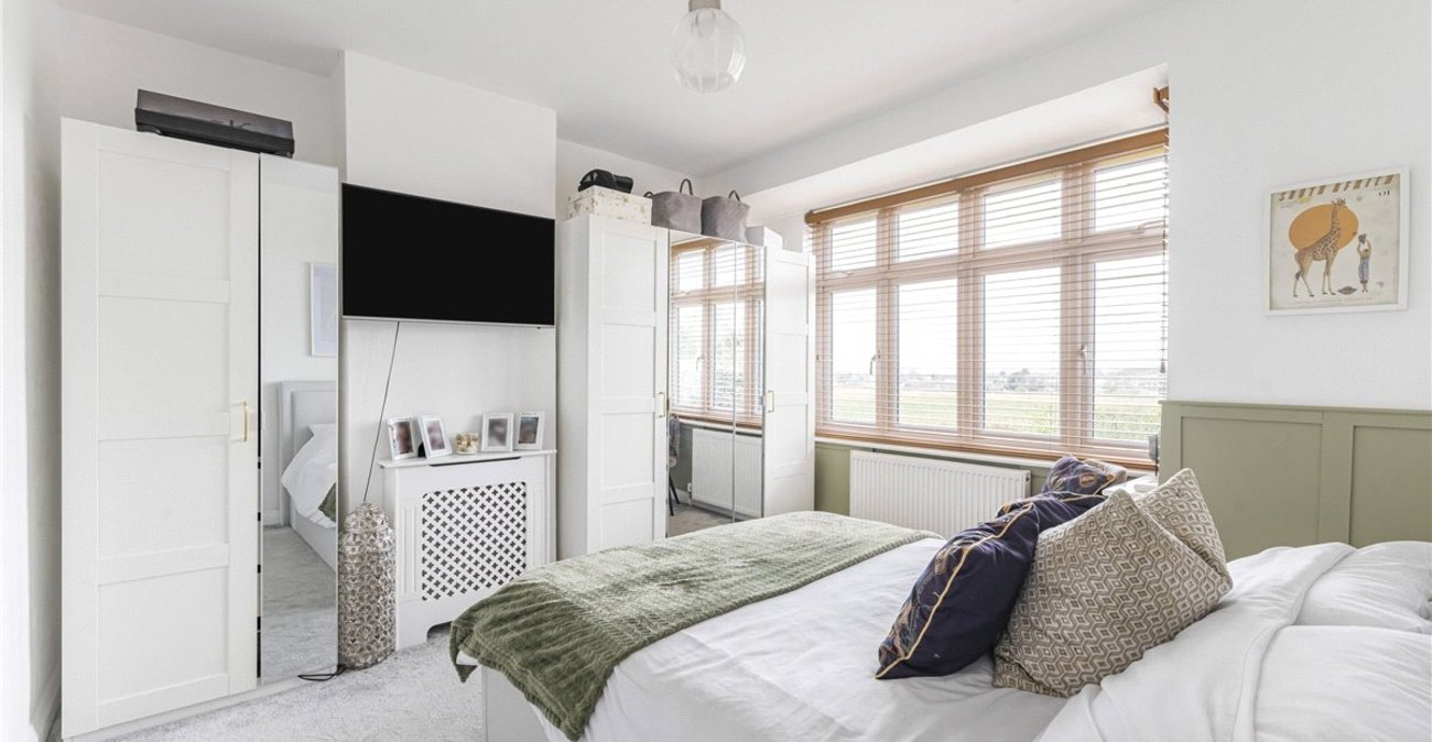 4 bedroom bungalow for sale in Orpington | Robinson Jackson