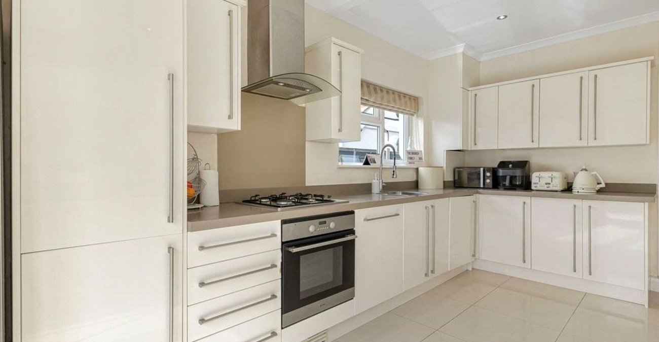 4 bedroom bungalow for sale in Orpington | Robinson Jackson