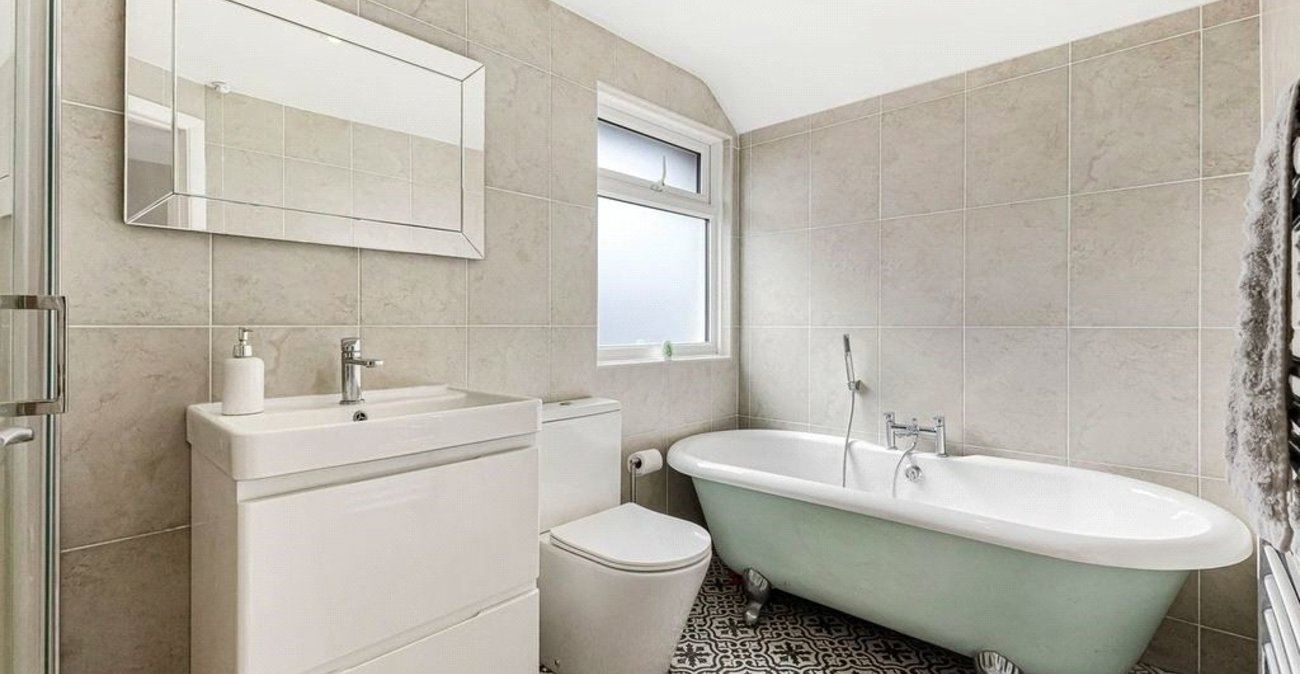 4 bedroom bungalow for sale in Orpington | Robinson Jackson