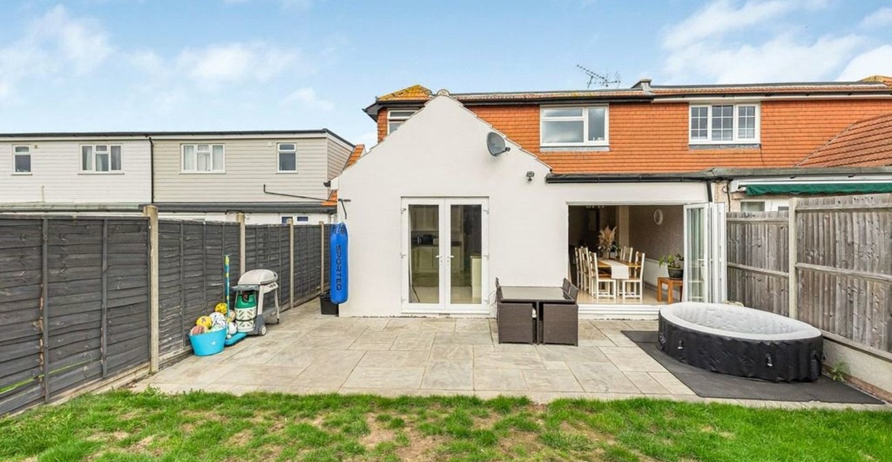 4 bedroom bungalow for sale in Orpington | Robinson Jackson