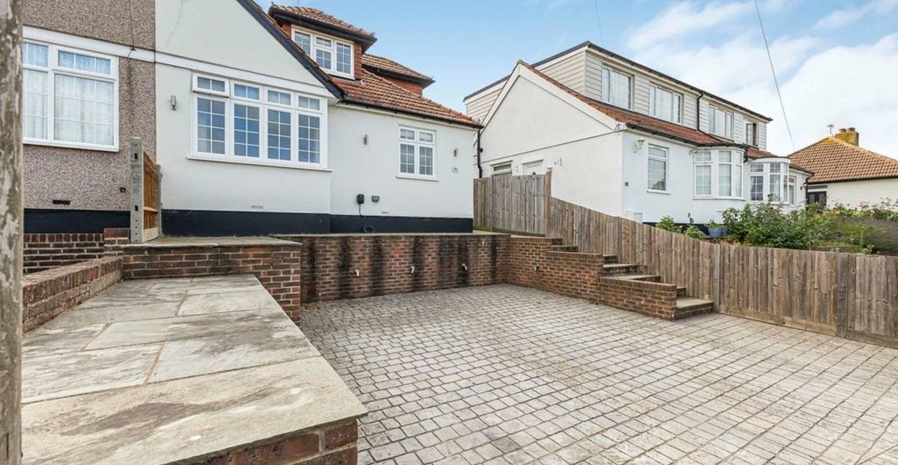 4 bedroom bungalow for sale in Orpington | Robinson Jackson