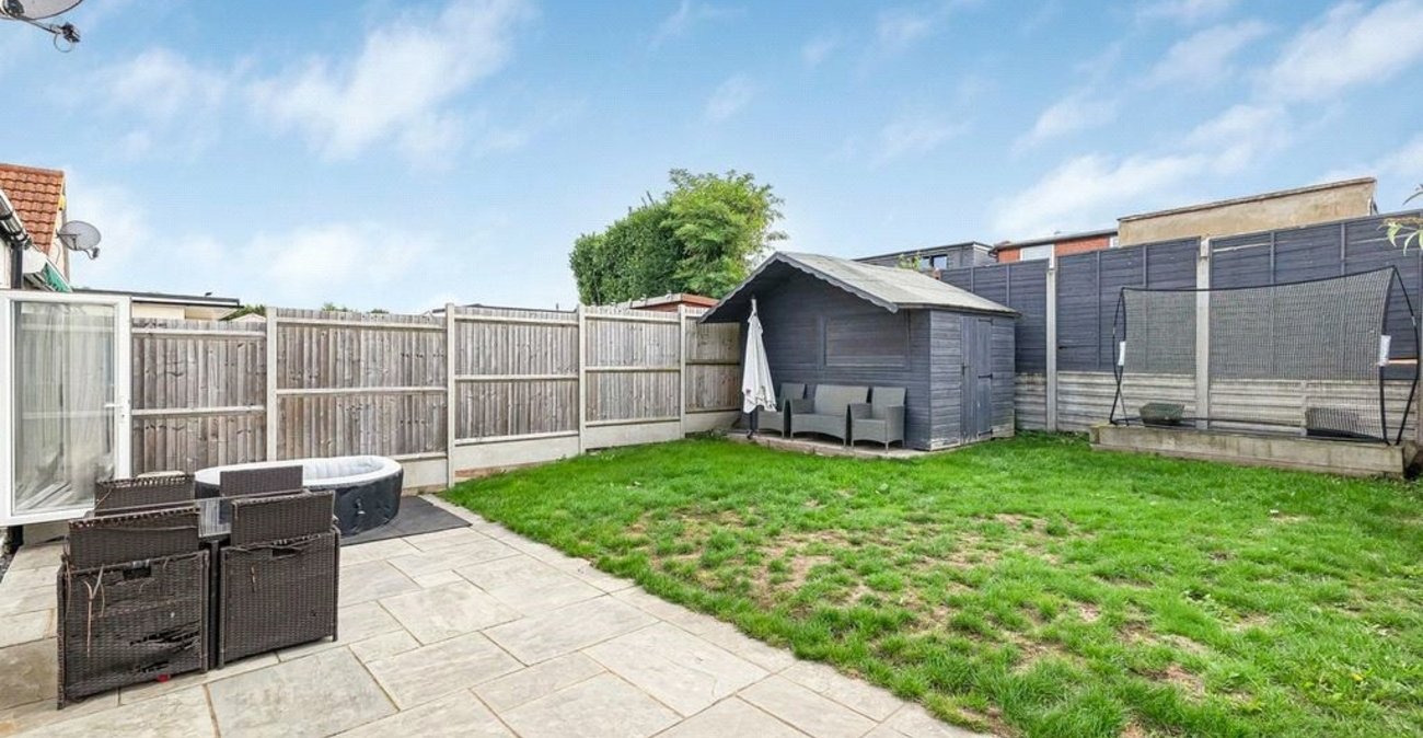 4 bedroom bungalow for sale in Orpington | Robinson Jackson