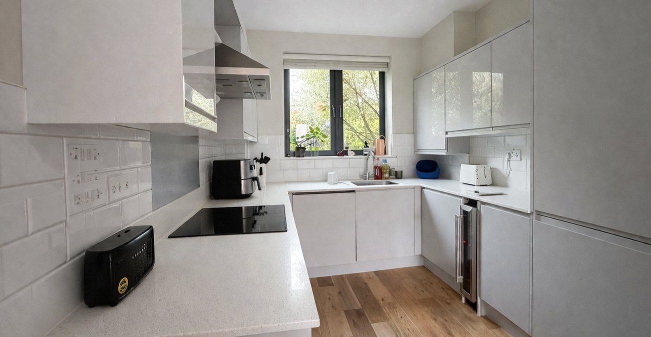 3 bedroom house for sale in London | Robinson Jackson