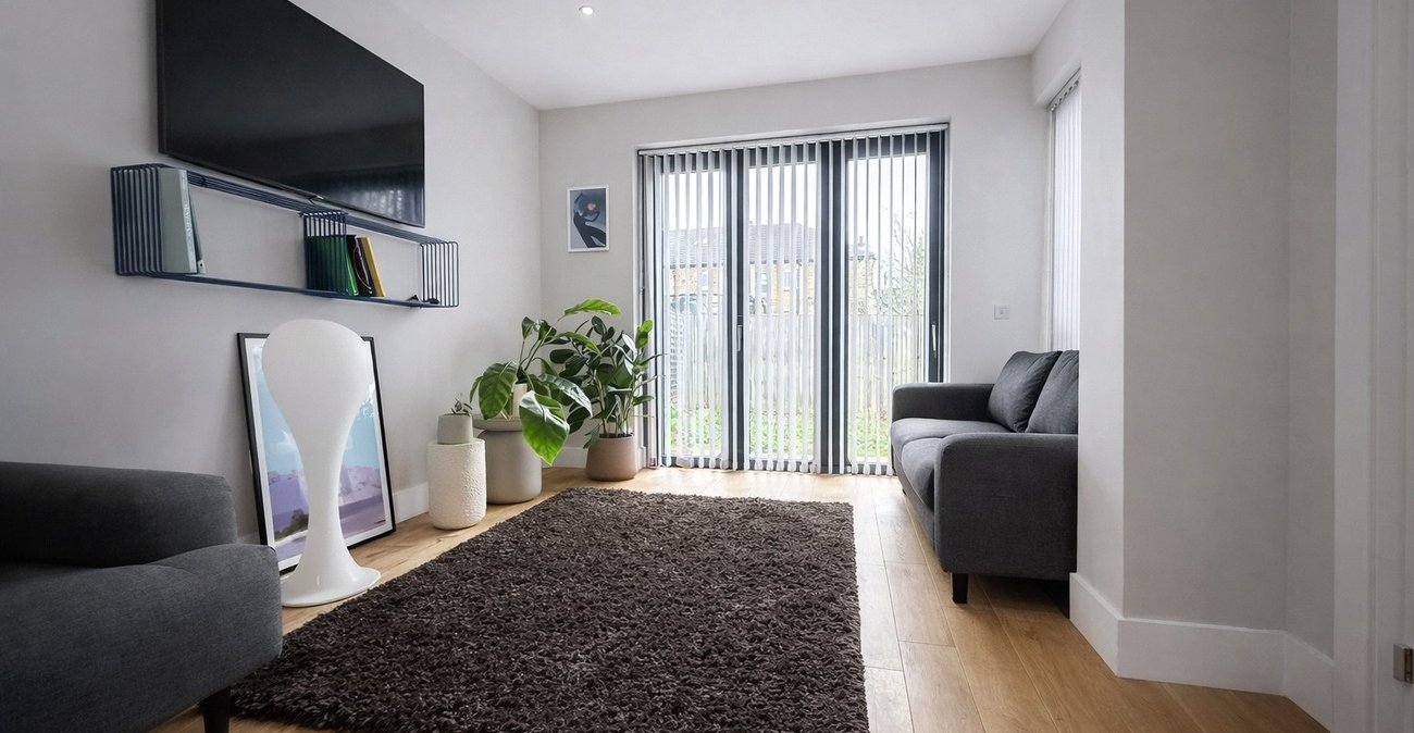 3 bedroom house for sale in London | Robinson Jackson