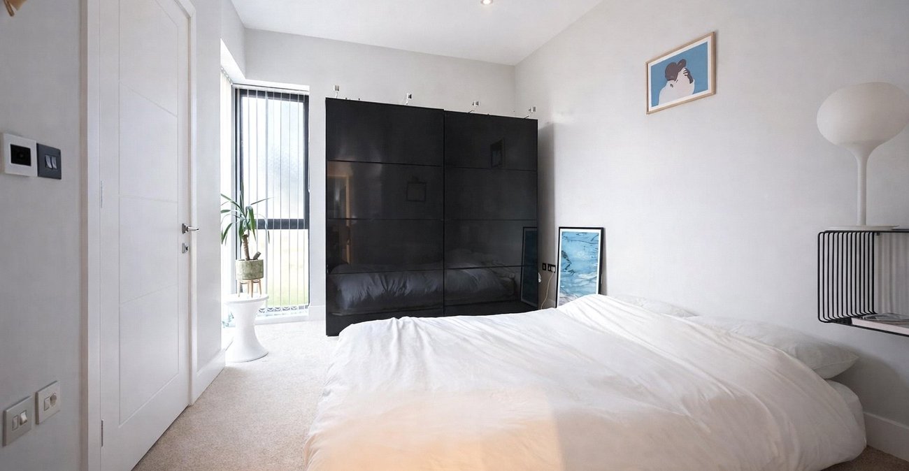 3 bedroom house for sale in London | Robinson Jackson