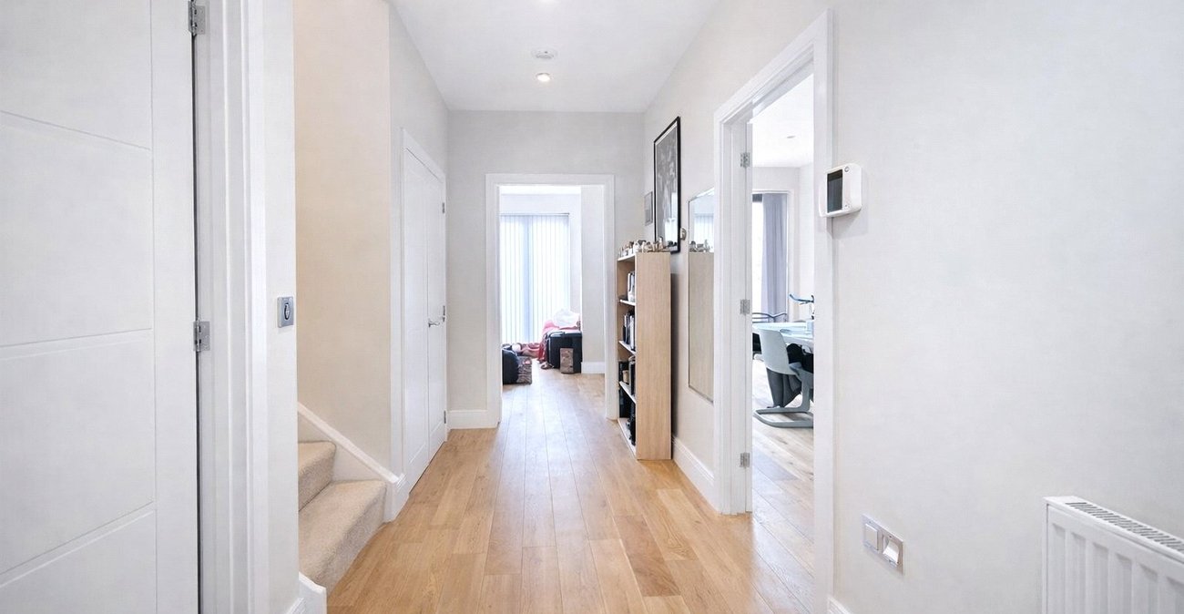 3 bedroom house for sale in London | Robinson Jackson