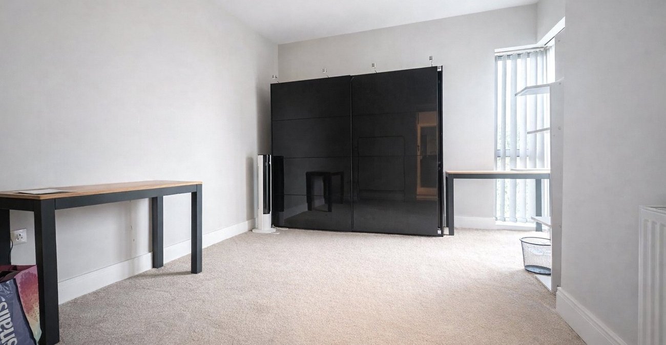 3 bedroom house for sale in London | Robinson Jackson