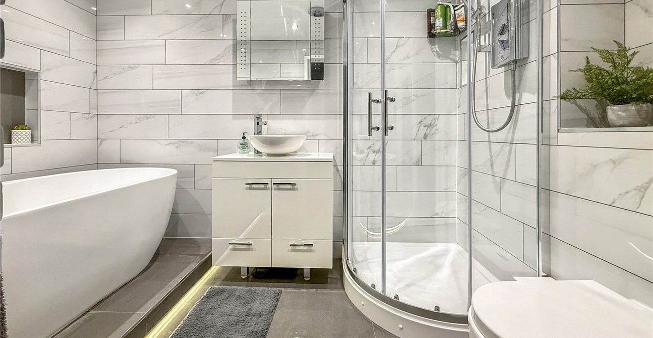 4 bedroom house for sale in Hextable | Robinson Jackson