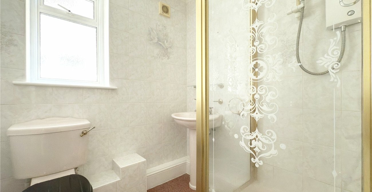 5 bedroom house for sale in Hextable | Robinson Jackson