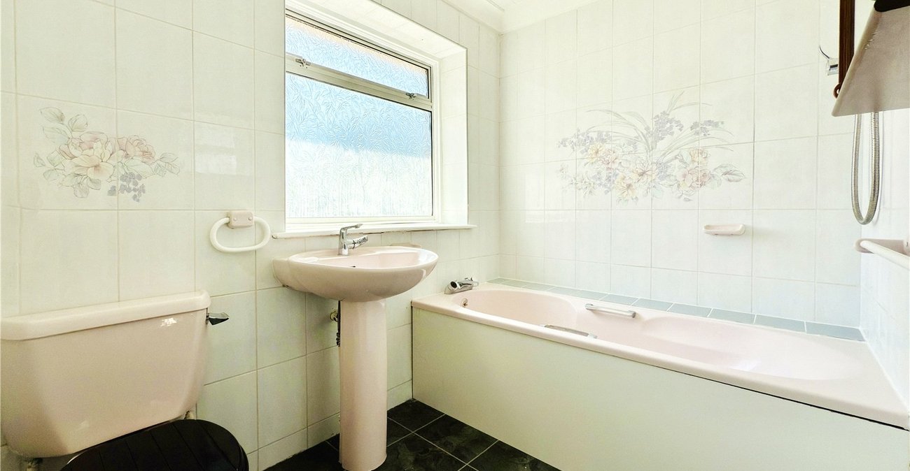 5 bedroom house for sale in Hextable | Robinson Jackson