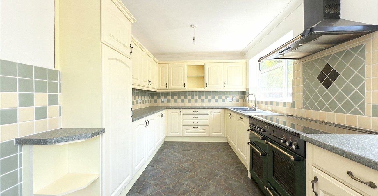 5 bedroom house for sale in Hextable | Robinson Jackson