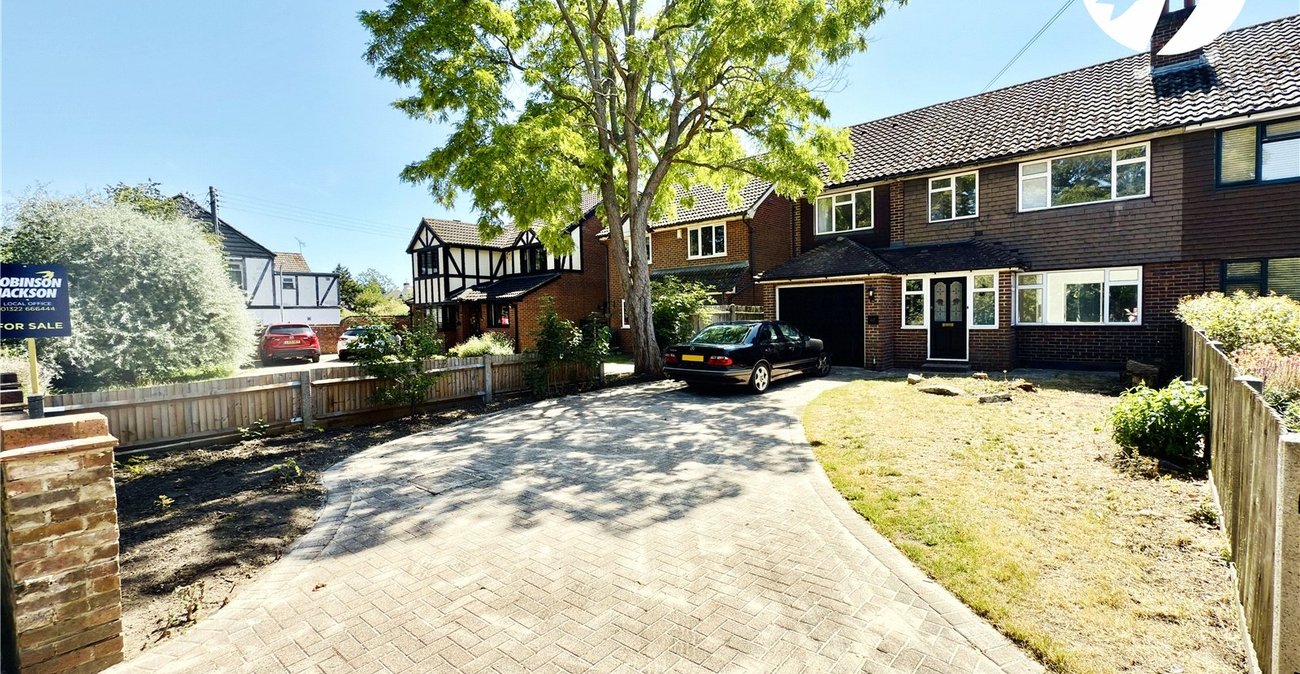 5 bedroom house for sale in Hextable | Robinson Jackson