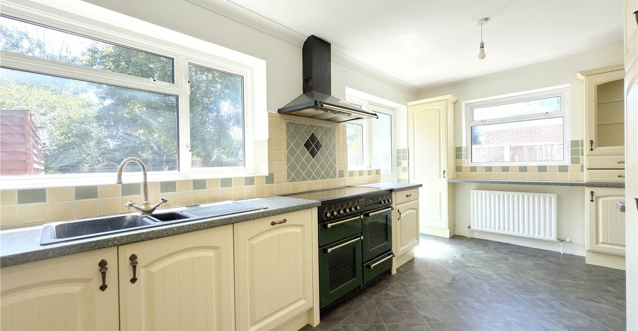 5 bedroom house for sale in Hextable | Robinson Jackson