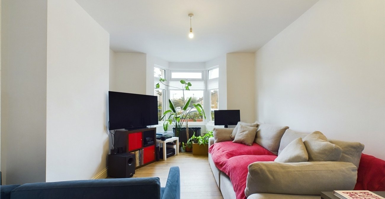 3 bedroom house for sale in London | Robinson Jackson