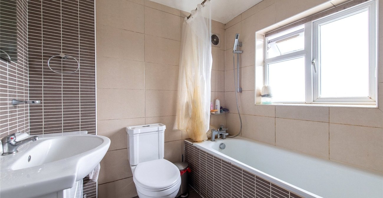 3 bedroom house for sale in Northfleet | Robinson Michael & Jackson