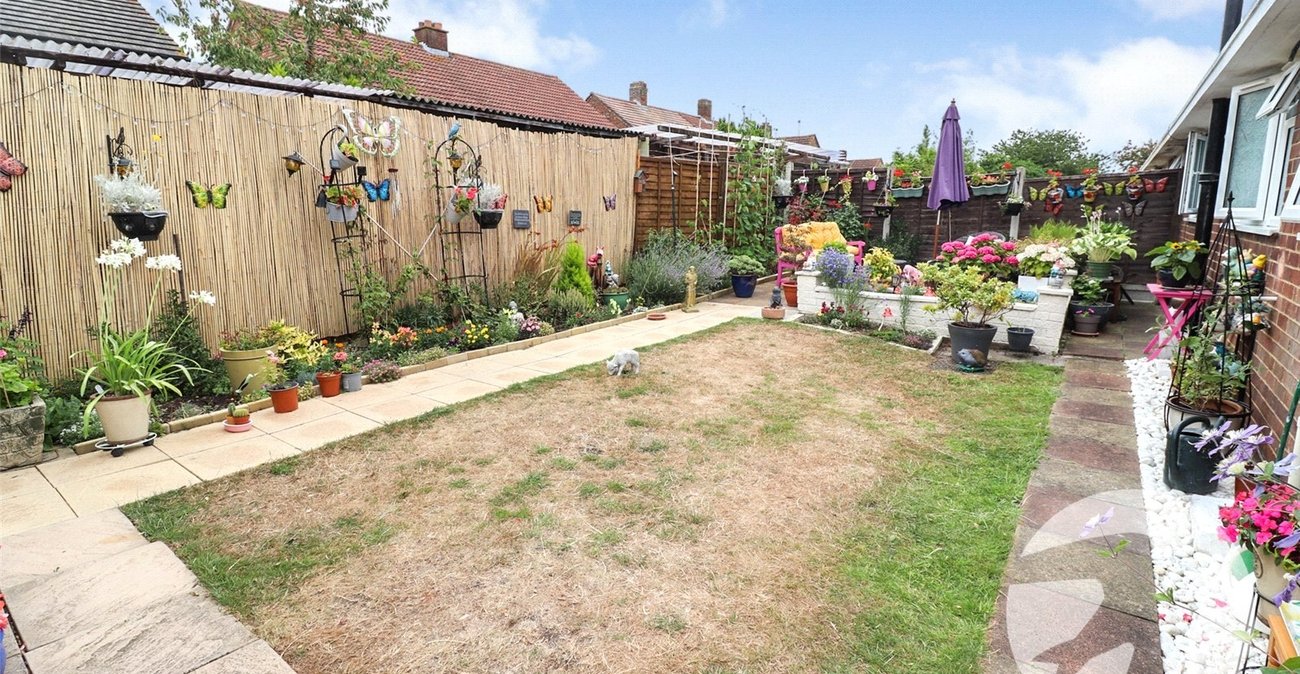 2 bedroom bungalow for sale in Erith | Robinson Jackson