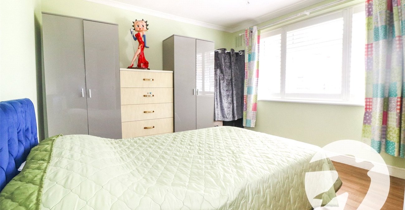 2 bedroom bungalow for sale in Erith | Robinson Jackson