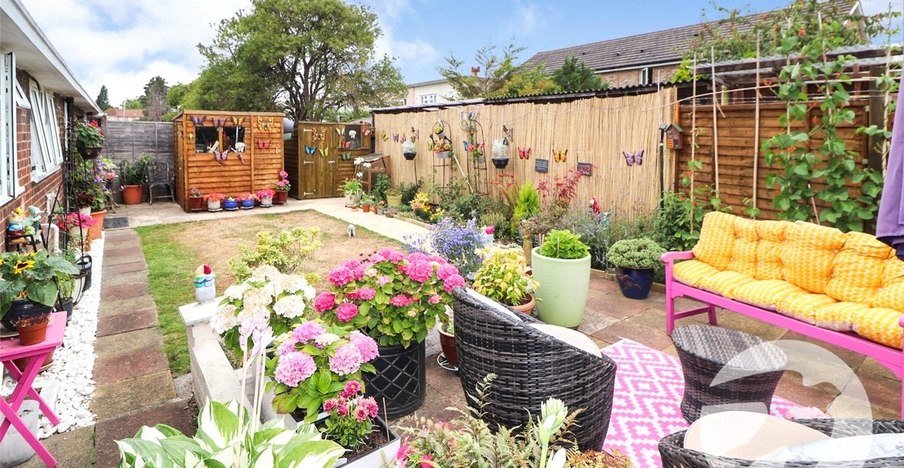 2 bedroom bungalow for sale in Erith | Robinson Jackson
