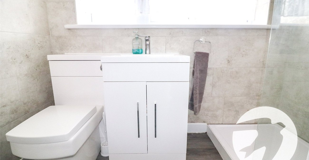 2 bedroom bungalow for sale in Erith | Robinson Jackson