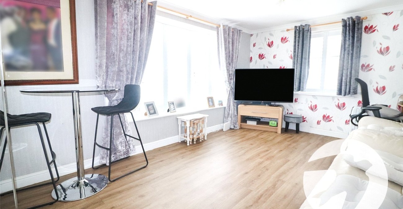 2 bedroom bungalow for sale in Erith | Robinson Jackson