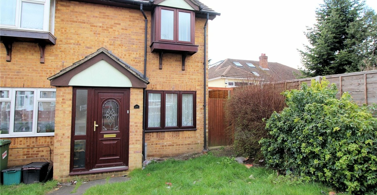 2 bedroom house for sale in Erith | Robinson Jackson