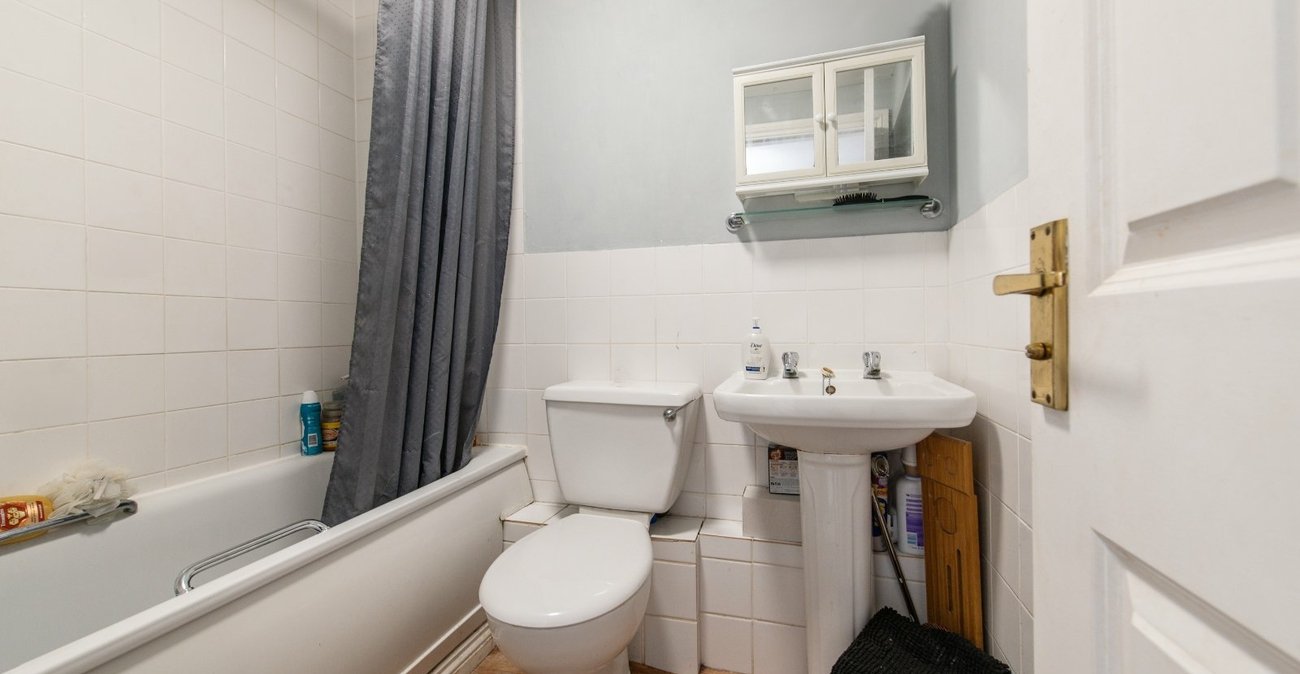 2 bedroom property for sale in Gravesend | Robinson Michael & Jackson