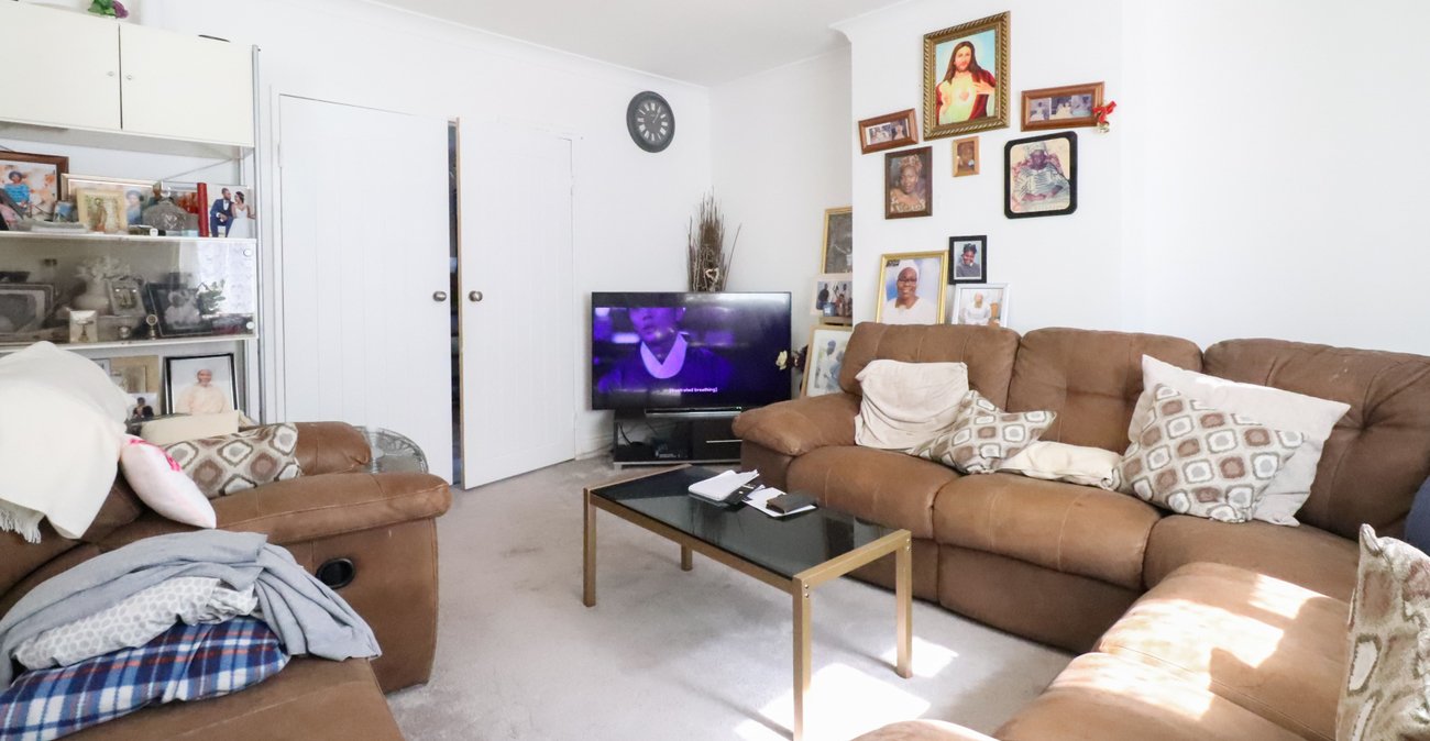 3 bedroom house for sale in London | Robinson Jackson