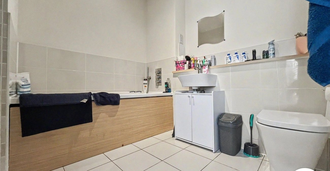 1 bedroom property for sale in Elliotts Way | Robinson Michael & Jackson