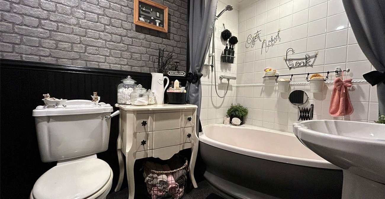 2 bedroom house for sale in Woolwich | Robinson Jackson