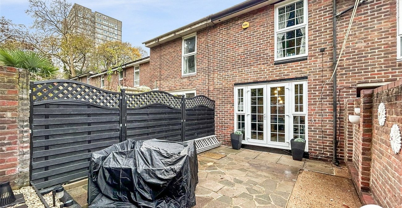 2 bedroom house for sale in Woolwich | Robinson Jackson