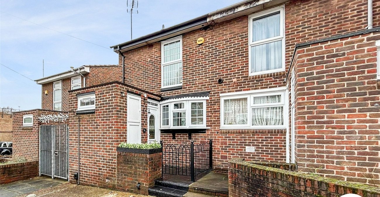 2 bedroom house for sale in Woolwich | Robinson Jackson