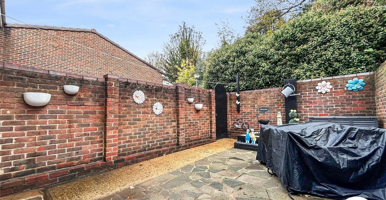 2 bedroom house for sale in Woolwich | Robinson Jackson