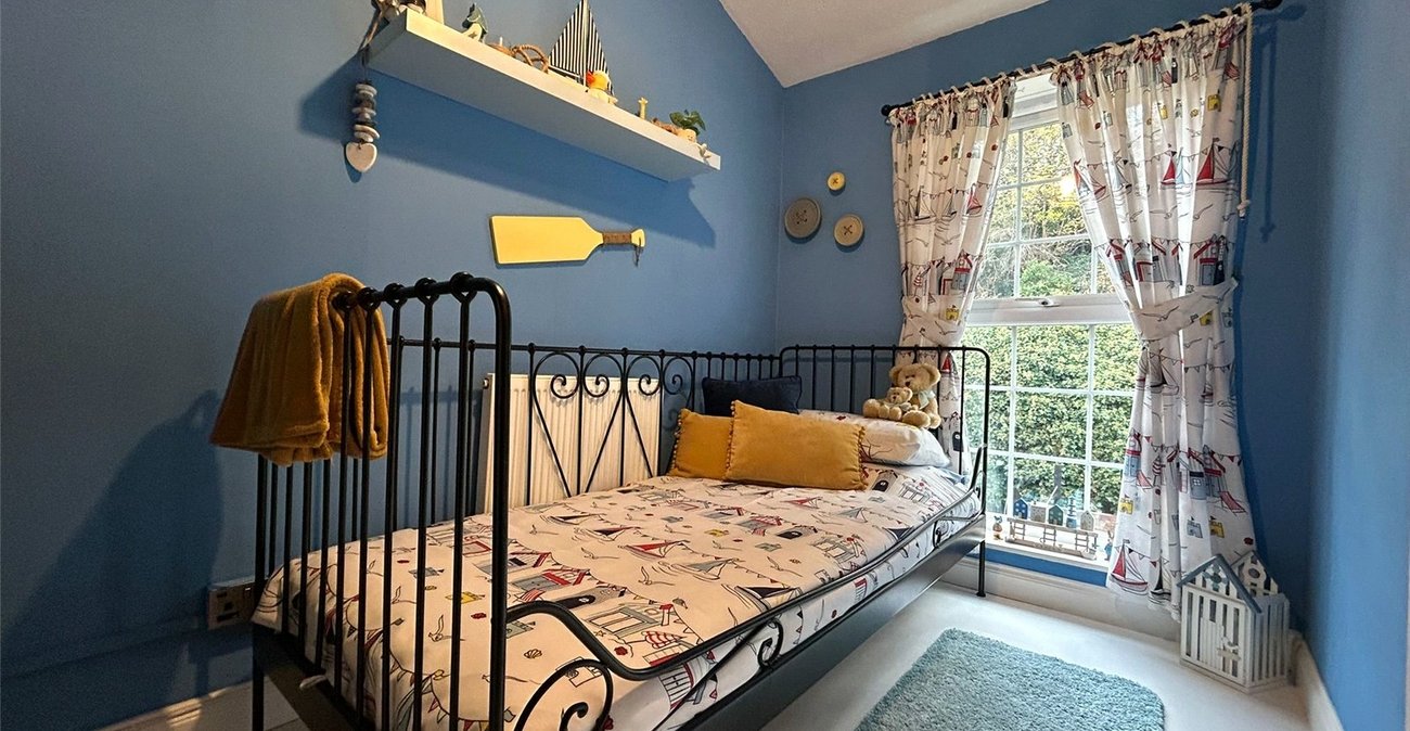 2 bedroom house for sale in Woolwich | Robinson Jackson